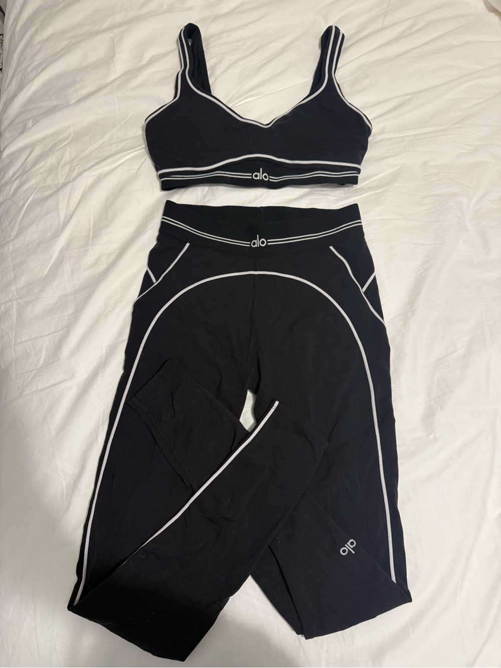 Alo Yoga - Airbrush High Waist Heart Throb Legging (bra posted seperately) - Picture 1 of 7